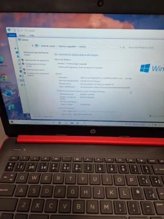 HP 14-cm011 Portátil Negro y Rojo