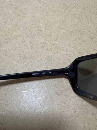 Gafas de sol Ray-Ban negras y verdes