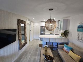 Piso en venta en La Carihuela en Torremolinos