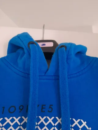 Sudadera con capucha azul
