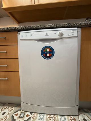 Lavavajillas Indesit como nuevo