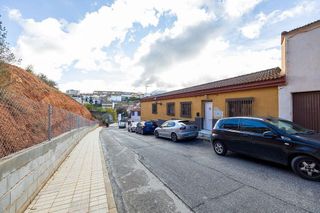 Chalet en venta en Iznalloz