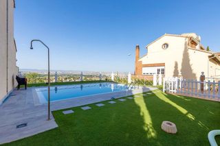 Casa adosada en venta en Bola de Oro - Serrallo en Granada