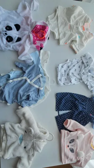 Bebé Reborn con 9 prendas de regalo.