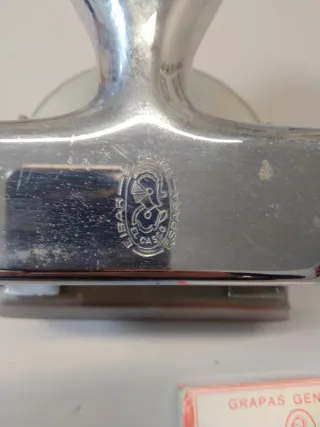 Grapadora y perforadora metálica El Casco