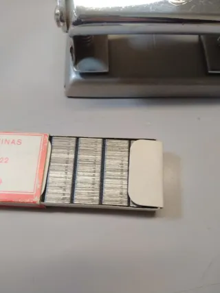 Grapadora y perforadora metálica El Casco