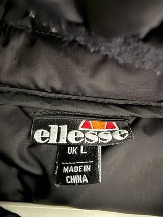 Chaqueta acolchada Ellesse gris y negra