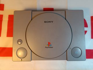 Console PS1 SCPH-7502 + Tomb Raider III + Valigetta