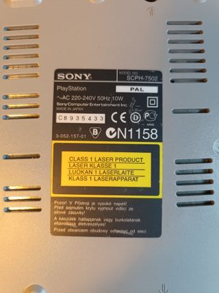 Console PS1 SCPH-7502 + Tomb Raider III + Valigetta