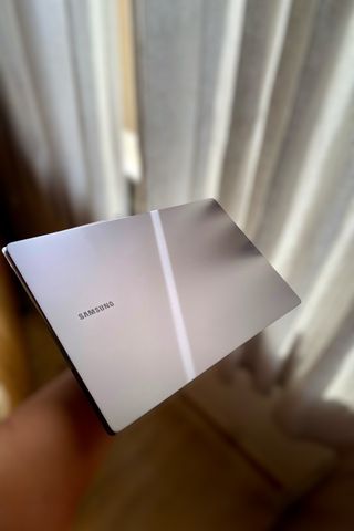 Ordenador portátil Samsung gris/plateado