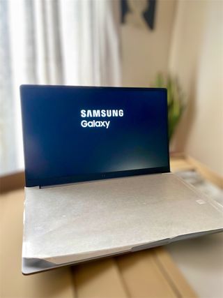 Ordenador portátil Samsung gris/plateado