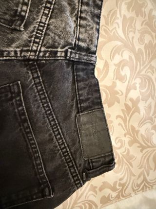 Pantalones vaqueros Bershka negros y grises