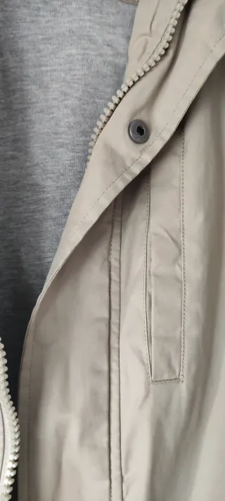 Chaqueta beige con capucha para hombre