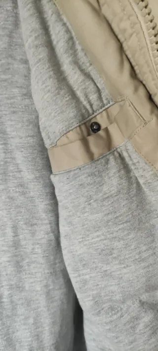 Chaqueta beige con capucha para hombre