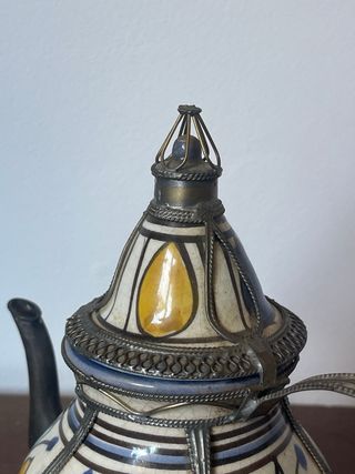 Tetera artesanal metal y cerámica decorada