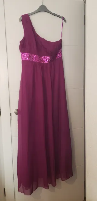 Vestido de fiesta color buganvilla con lentejuelas