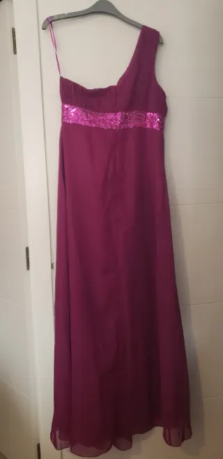 Vestido de fiesta color buganvilla con lentejuelas