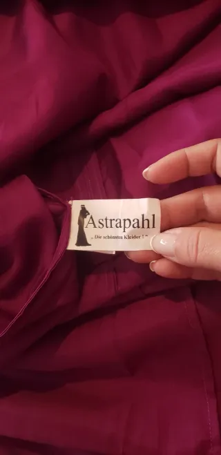 Vestido de fiesta color buganvilla con lentejuelas