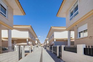 Casa adosada en venta en Elda