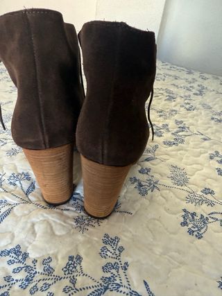 Botines Yokono Marrones con Cordones