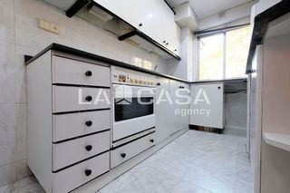 Piso en venta en El Turó de la Peira en Barcelona