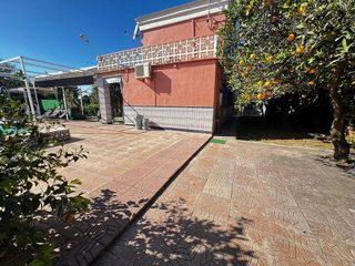 Chalet en venta en Sanlúcar la Mayor