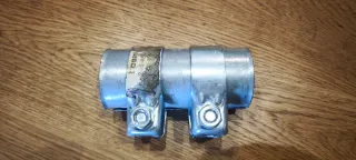 Abrazadera de escape metálica