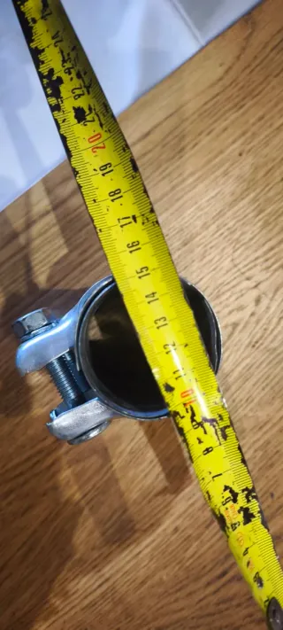 Abrazadera de escape metálica