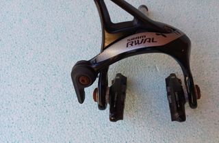 Freno anteriore SRAM RIVAL pattini Swissstop