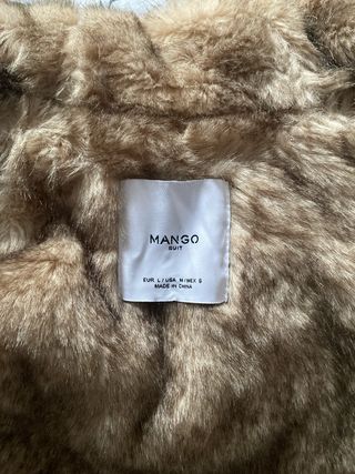 Abrigo verde con capucha y pelo