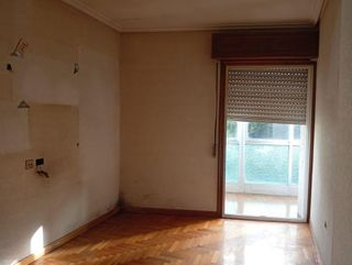 Piso en venta en Universidad en Ourense