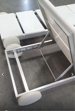 3 Tumbonas blanca exterior unit 300€ y 850€ por 3.