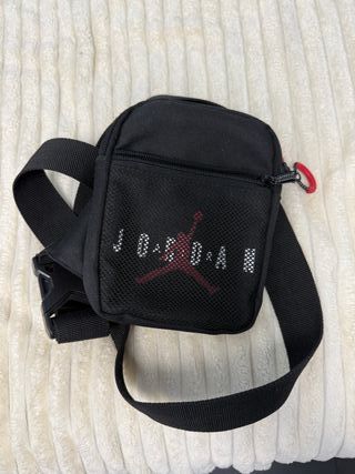 Bolso Jordan Negro y Rojo