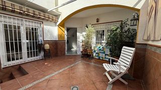 Casa adosada en venta en Palacio de Congresos - Urbadiez - Entrepuentes en Sevilla