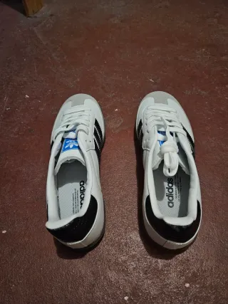 Adidas Samba Blancas y Negras Llevo a Madrid