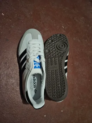 Adidas Samba Blancas y Negras Llevo a Madrid