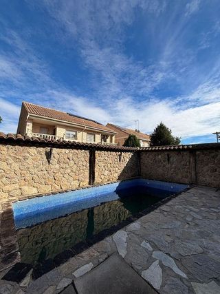 Chalet en venta en Yeles