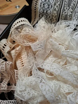 Caja de encajes vintage - 43 metros