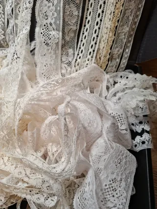 Caja de encajes vintage - 43 metros