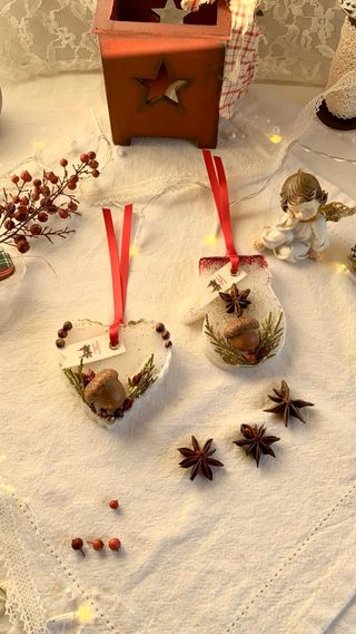 Decorazioni natalizie a forma di cuore e guanto