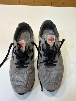 Zapatillas Munich grises y negras