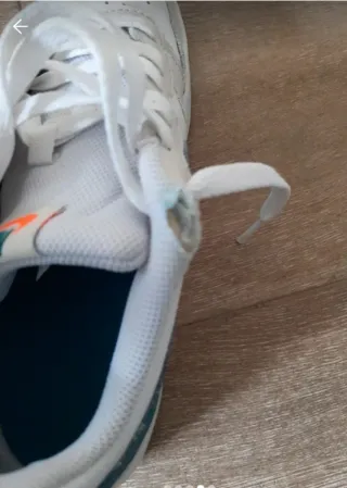 Zapatillas Nike blancas y verde azulado