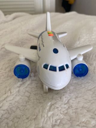 Avión de juguete con luces y sonido