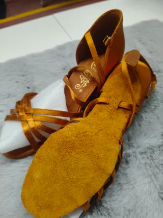 Zapatos de baile latinos dorados  plantilla 24cm