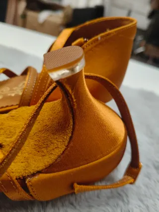 Zapatos de baile latinos dorados  plantilla 24cm