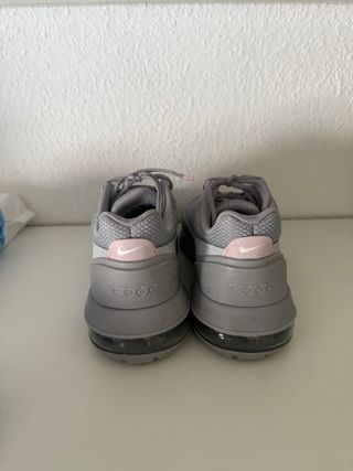 Zapatillas Nike Air Max grises y rosas Casi nueva