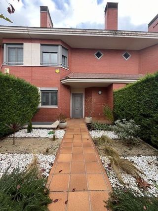 Casa adosada en venta en Simancas