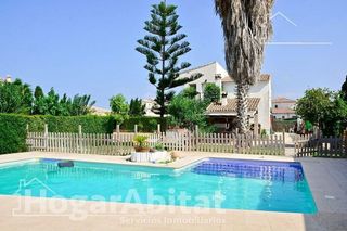 Chalet en venta en Oliva Playa en Oliva