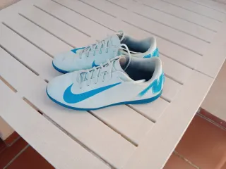 Zapatillas Futsal Nike Talla 41.5