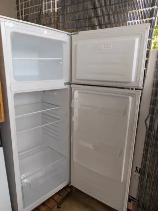 Frigorífico con congelador superior